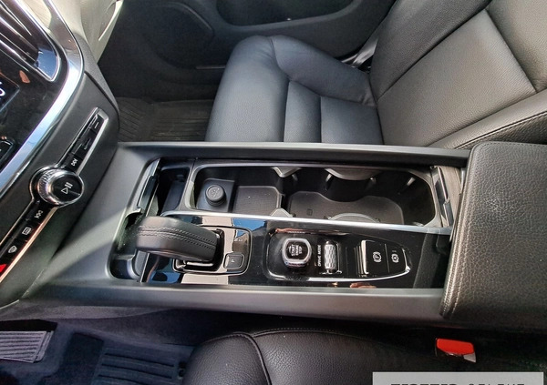 Volvo V60 Cross Country cena 178000 przebieg: 63043, rok produkcji 2021 z Legionowo małe 379